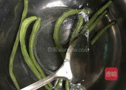 Illustration of how to make the prosperous ham fried rice 2