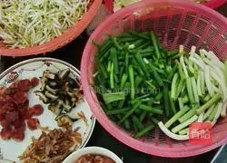 Illustration of how to make cabbage pancakes 2