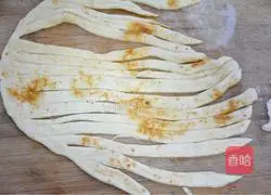 Illustration of how to make salt and pepper hand-pulled biscuits 4