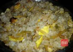 Illustration of how to make fried rice with mustard shreds and eggs 6