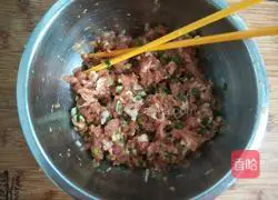  Illustration of how to make pork and sauerkraut dumplings 5