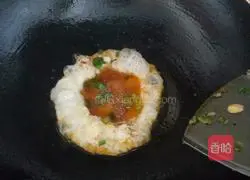 Illustration of how to make fried rice with green onions and egg buns 6