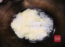 Illustration of how to make spicy noodles 3