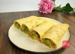 Illustration of how to make chive egg pancakes with cumin and potato shreds 12