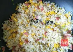 Illustration of how to make lard fried rice 9