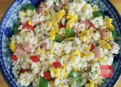 Illustration of how to make love egg fried rice 3