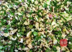 Illustration of how to make four fresh dumplings 16