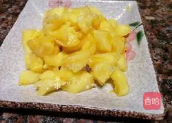 Pineapple and Shrimp Fried Rice Recipe Illustration 2