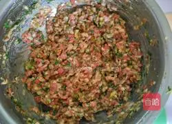 Illustration of how to make pork and green onion stuffed buns 9