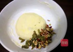 Illustration of how to make red date and corn buns 8