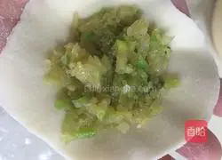Illustration of making dumplings stuffed with shredded radish 18