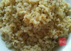 Illustration of how to make golden fried rice 4