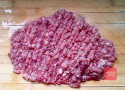 Illustration of how to make beef dumpling stuffing 2