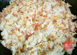 Illustration of how to make bacon fried rice 4