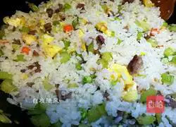 Illustration of how to make fried rice with diced sausage, vegetables and eggs 7