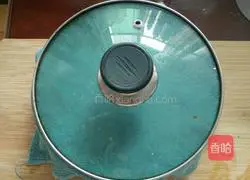 Illustration of how to make steamed buns filled with fermented wine, red dates and white fungus 1