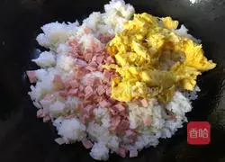 Illustration of how to make ham and egg fried rice 8
