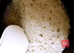 Illustration of how to make fried rice with ham sausage 2