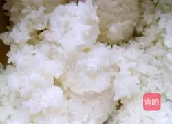 Illustration of making sausage fried rice 2