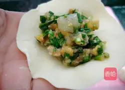 Illustration of how to make leek and shrimp dumplings 18