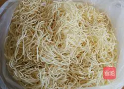 Illustration of how to make fried noodles 1