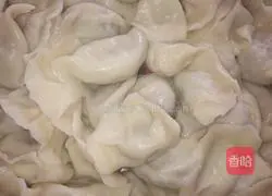 Pork hazel mushroom Illustration of how to make dumplings 11