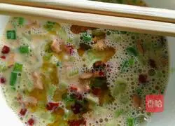 Illustration of how to make seaweed, carrot, green pepper, egg and mushroom sandwich 8