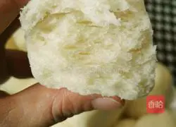 Illustration of how to cut steamed buns 10