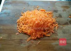 Illustration of how to make mushroom, pork and carrot dumplings 2