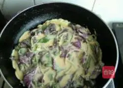 Illustration of how to make amaranth egg pancake 5