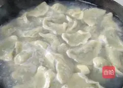 Illustration of how to make dumplings stuffed with pork and vegetables 7