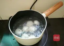 Illustration of how to make black sesame glutinous rice balls 9