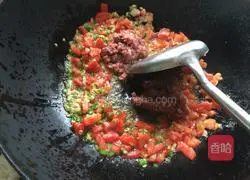 Illustration of how to make minced pork noodles 10