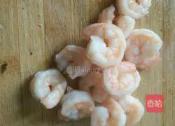 Illustration of how to make multi-stuffed three-fresh dumplings 4