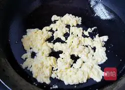 Illustration of how to make egg fried rice 2