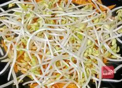 Stir-fried leeks and bean sprouts Illustration of how to make rice noodles 11