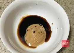 Illustration of how to make peanut butter cold wontons 3