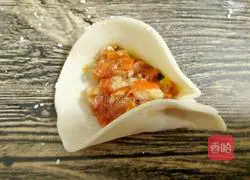 Illustration of how to wrap crescent-shaped dumplings 8