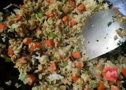 Illustration of how to make colorful fried rice 3