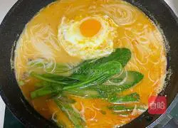 Illustration of how to make egg sesame rice noodles 10