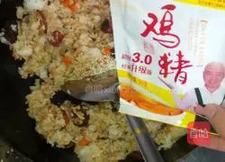 Illustration of how to make sausage fried rice 9