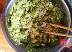 Illustration of how to make cabbage and shrimp dumplings 9