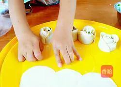 Illustration of how to make rose dumplings 2