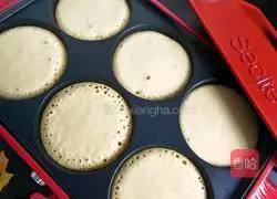 Illustration of how to make banana milk waffles 12