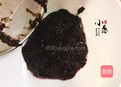 Illustration of how to make seaweed egg pancake 2