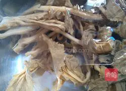 Illustration of how to make steamed meat cakes with kohlrabi leaves 1