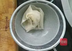 Shrimp wontons Illustration of how to do it 16