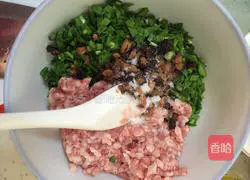 Illustration of how to make fried leek and pork dumplings 3