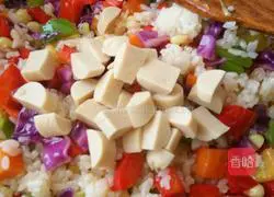 Illustration of how to make colorful pepper and corn fried rice 8