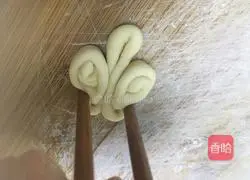 Illustration of how to make butterfly steamed buns 11